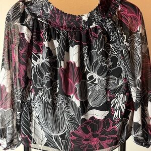 ⭐️ 3/$20 White House Black Market outlet Floral Off-Shoulder Blouse size small